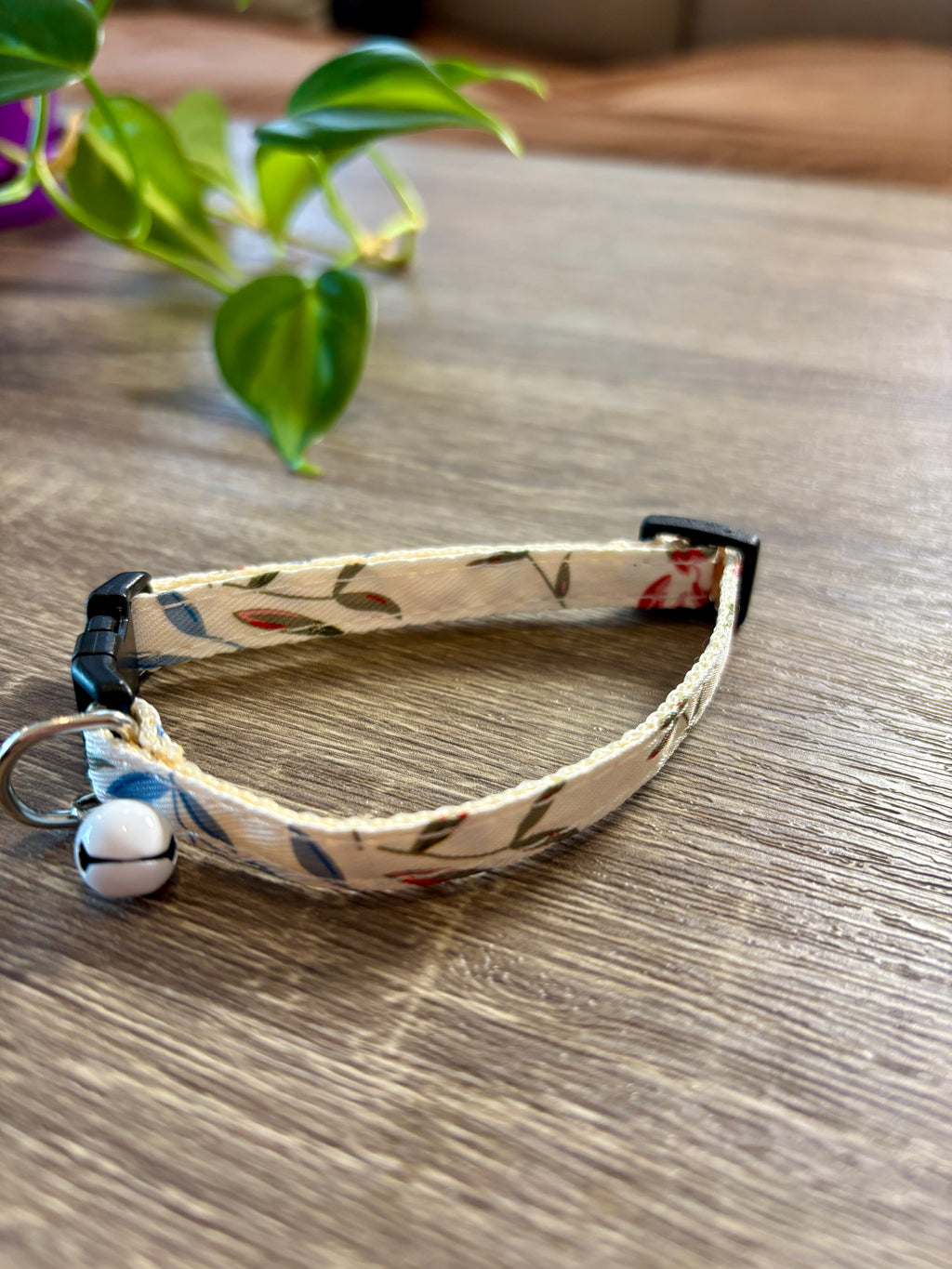Collar mini regulable floreado para perros o gatos