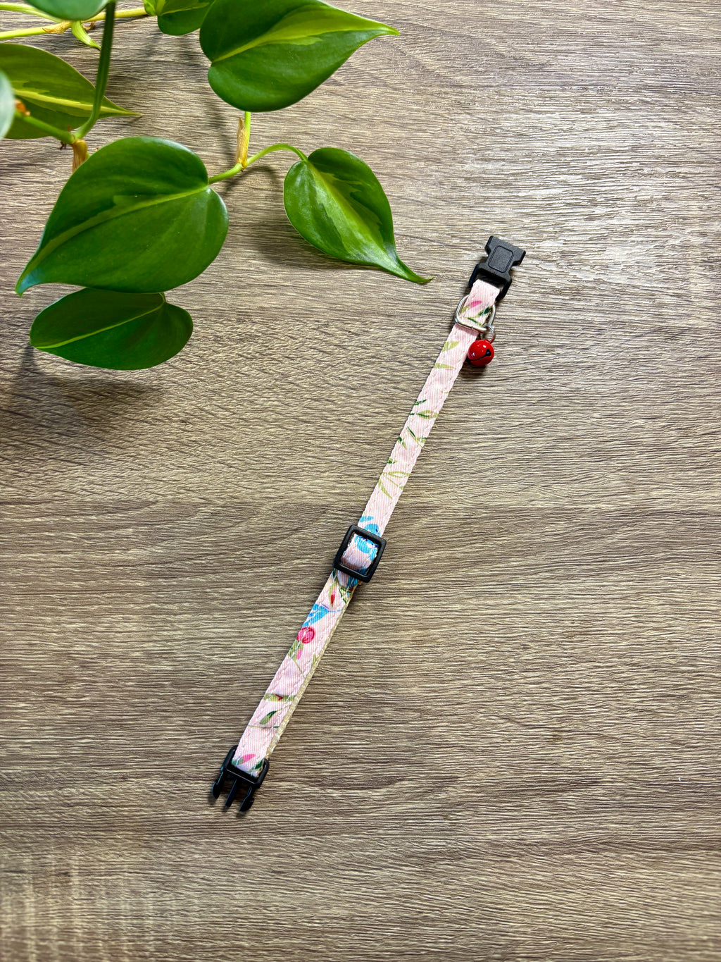 Collar mini regulable floreado para perros o gatos